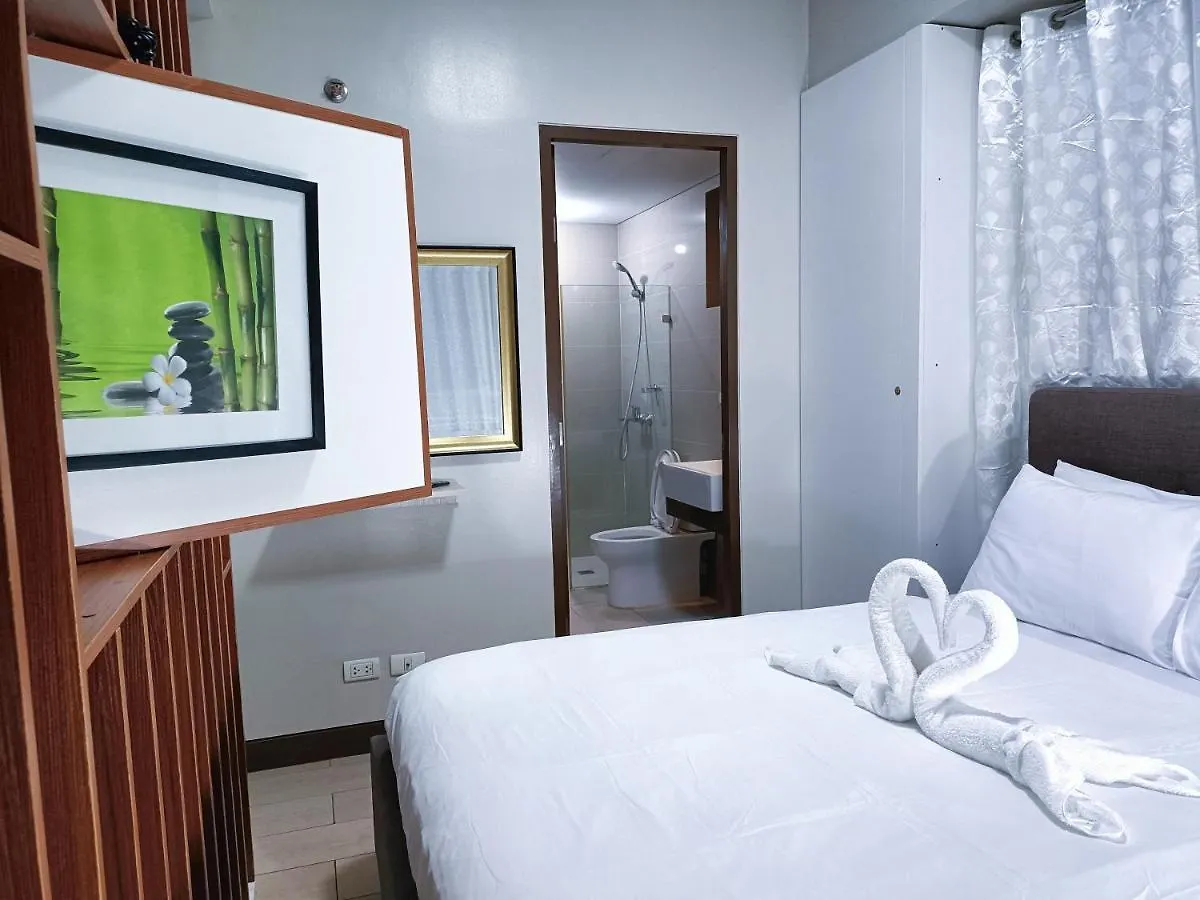 Affordable Two Palmtree Villas Near Naia3 Newport Boulevard Pasay City Appart hôtel